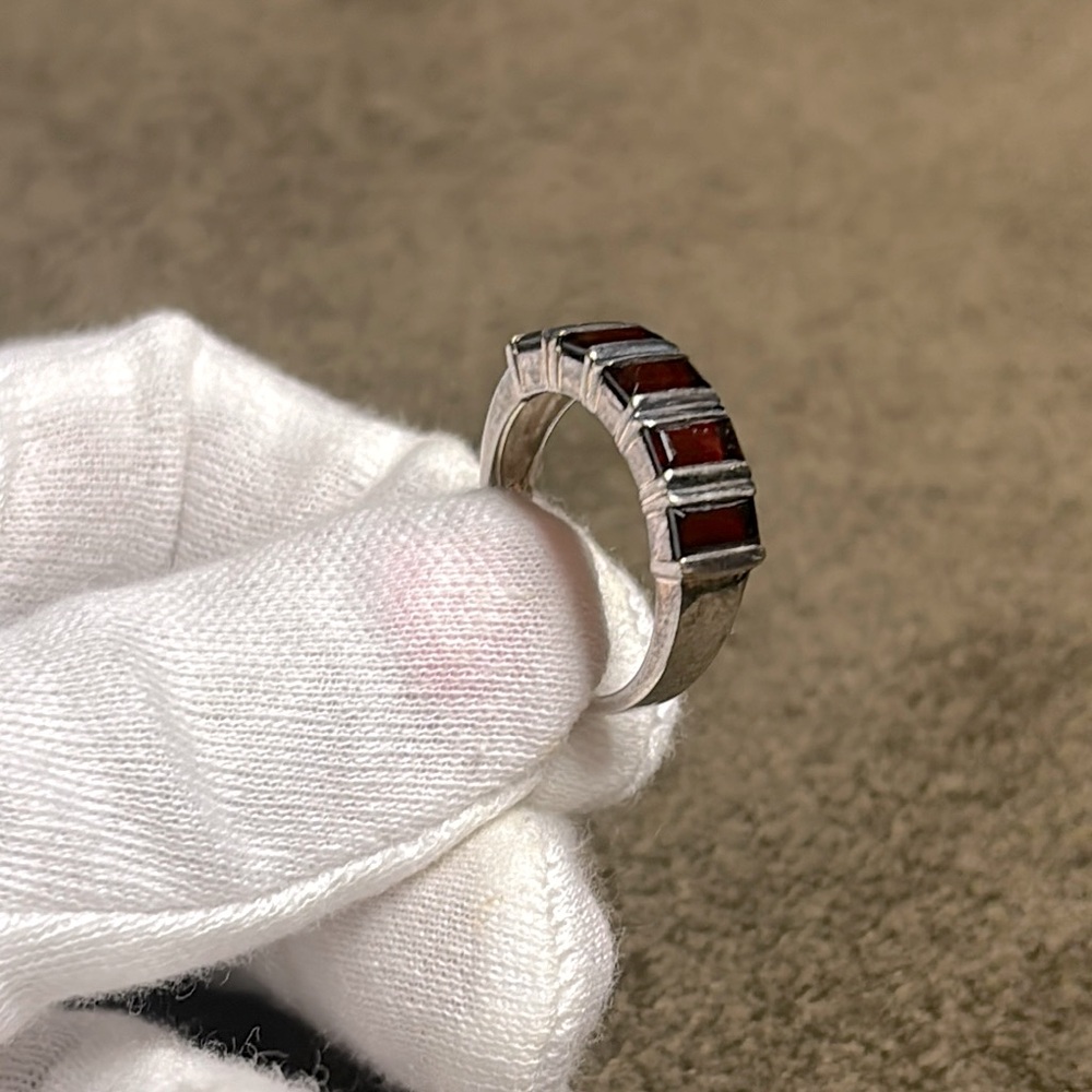 Vintage Sterling  925 silver garnet stone ring